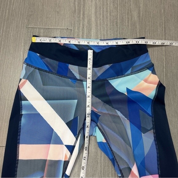 Athleta Electric Geo Sonar Capri Leggings Yoga Gym Back Zip Pocket Mesh Panel XS - Picture 15 of 16